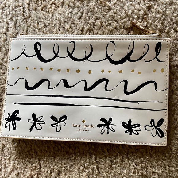 kate spade Handbags - NWOT Kate Spade Clutch